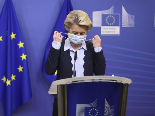 Covid, il “vaccino gate” della Ue e von der Leyen ora è nei guai