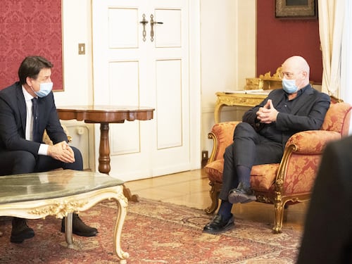 Scontro sull'election day. Le Regioni sfidano Conte: "Votiamo a inizio settembre"