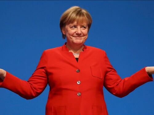 Merkel rieletta presidente del Cdu dice "no" al burqa e all'aumento delle tasse