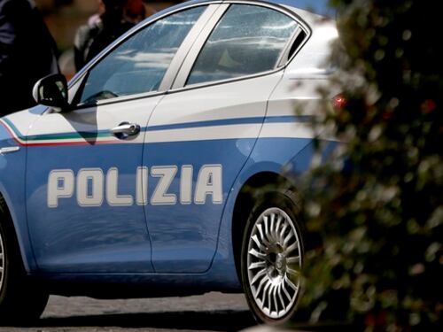 Le rubano la borsa e le viene un ictus per la paura: 61enne in coma