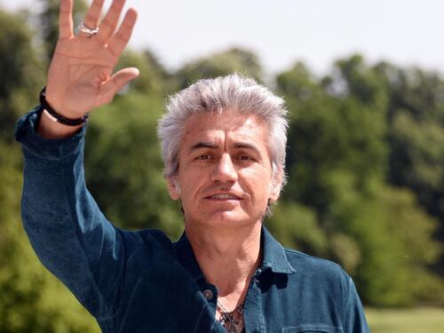 Ligabue ferma il tour, deve operarsi alle corde vocali
