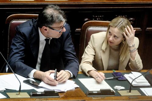 Carburanti alle stelle, Meloni accelera sul decreto taglia-prezzi. Poi le accise mobili