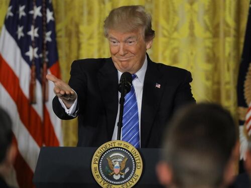 Vittoria per Trump: sì parziale della Corte suprema ai travel ban