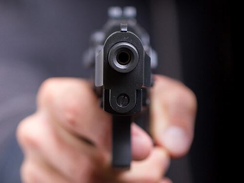 Spara e uccide il ladro: tabaccaio indagato per eccesso di legittima difesa