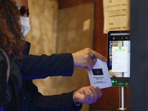 Decreto riaperture, dal primo maggio sparisce green pass: quarantene e mascherine: le nuove regole