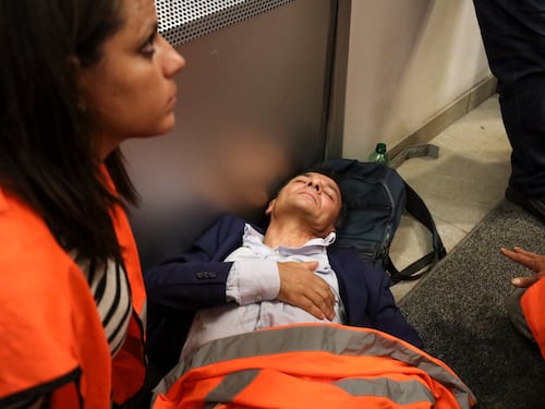 Roma Metropolitane, la protesta finisce male: ferito il deputato Fassina