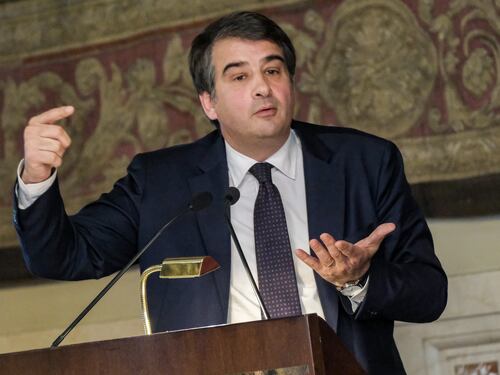 Pnrr, Fitto respinge le polemiche e scarica tutto su Draghi: “Problemi precedenti”