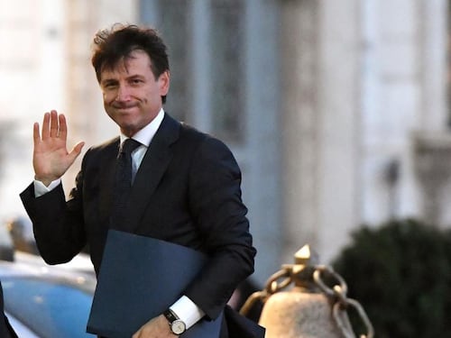Il governo Conte giura al Quirinale