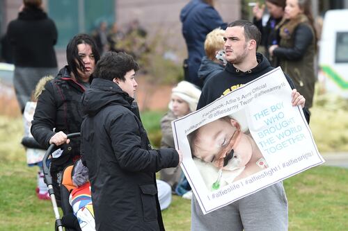 C'è una speranza per Alfie Evans: sì alla cittadinanza italiana
