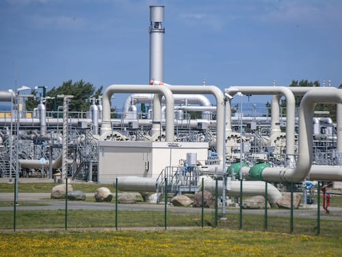Gazprom riduce ancora i flussi di gas. Schizza il prezzo e l'Europa trema: "Pronti allo scenario peggiore"