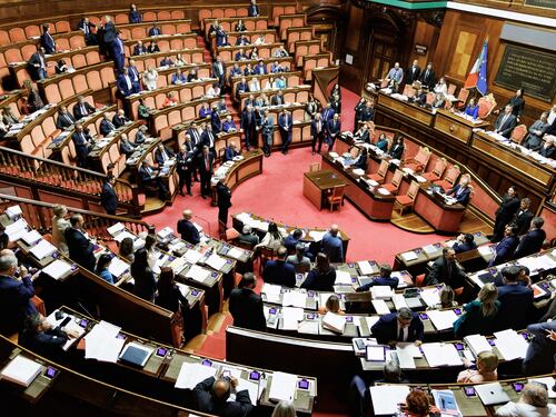 Ddl nomi femminili, “proposta non condivisa”. Dalla Lega il ritiro immediato