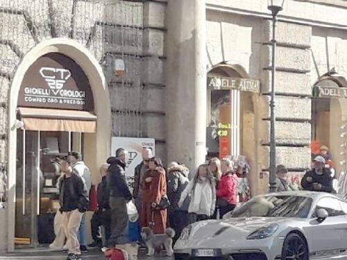 Roma, in città è corsa all'oro, ma per venderlo