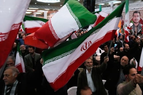 Iran, oro in volo verso Mosca. Chi porta le riserve auree in Russia