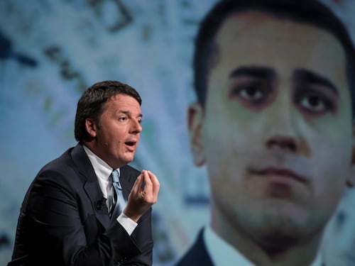 Di Maio: "Noi i primi a non aver preso soldi dai Benetton". Renzi: "Falso, sciacallo"