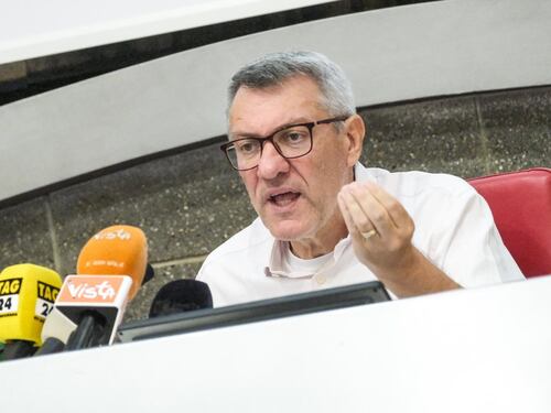 Cgil, polemiche sui licenziamenti. Cosa fa Maurizio Landini
