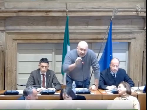 Terni, bufera per le parole di Bandecchi: “Un uomo normale guarda il c**o di una donna e ci prova”