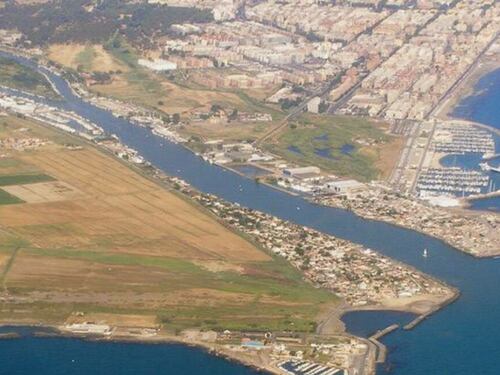 Giallo a Fiumicino. Un cadavere ripescato nel Tevere, indagini in corso