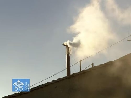 Conclave 2025, alla quarta votazione c'è la fumata bianca per Prevost: eletto Papa Leone XIV
