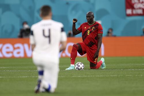 Azzurri in ginocchio prima di Italia-Belgio, Francesco Storace: "Guarderò la partita dal secondo minuto"