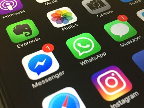 Selfie hot su Whatsapp, le foto delle ragazzine finiscono sul web