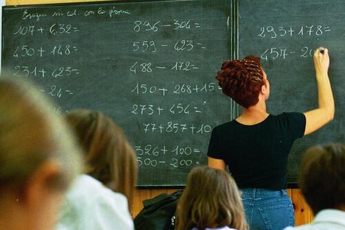 Studente rischia la bocciatura, prof picchiata dalla mamma dell'alunno