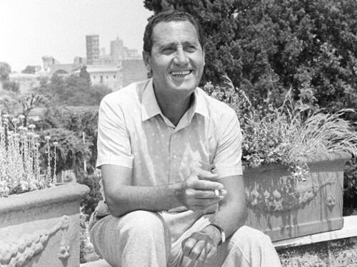 Apre la villa di Alberto Sordi. Ed è già successo