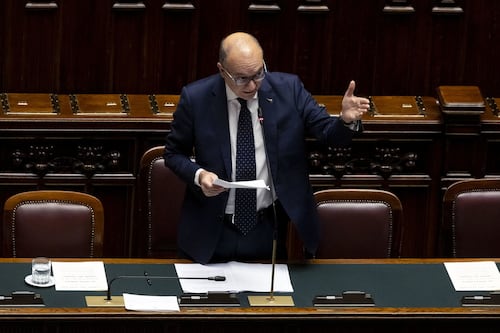 Scuola, aumenti e arretrati in arrivo per docenti e Ata. Valditara: “Promessa mantenuta"