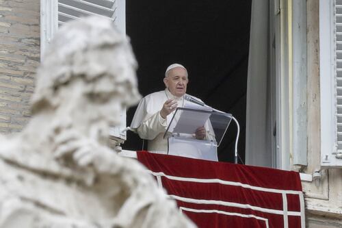 Il Papa prega per il senzatetto morto di freddo a San Pietro