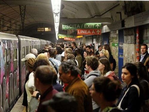 Molesta una ragazza ma in metro ci sono i carabinieri. Egiziano in manette