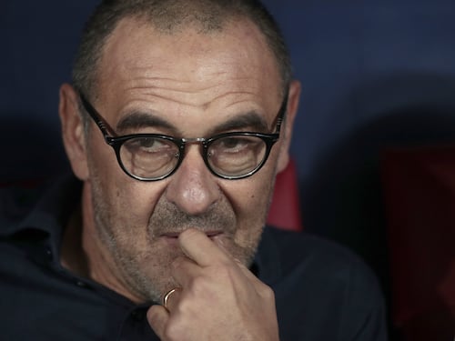 Sarri tratta il contratto con la Lazio e i giornalisti si sfidano per anticipare l'annuncio