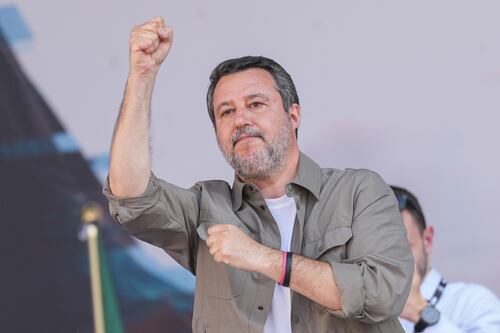 Salvini e la piazza superano le attese. La folla smentisce Sala e ignora le provocazioni