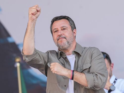 Salvini e la piazza superano le attese. La folla smentisce Sala e ignora le provocazioni