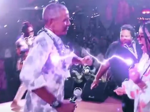 "Mai visto così". Tutta l'ipocrisia di Barack Obama e la mega-festa "ridimensionata"