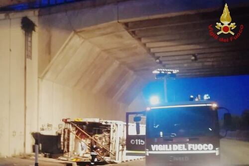 Roma, camion si ribalta sul Gra all'uscita Appia