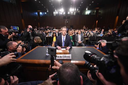 Zuckerberg al Senato: tutta colpa mia. E dice sì a nuove leggi per l'hi-tech