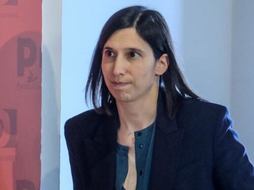 De Luca, scena muta di Schlein sugli insulti. Il centrodestra: "Vergogna"