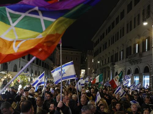 Roma: protesta in piazza Santi Apostoli per gli ebrei, "stop antisemitismo"