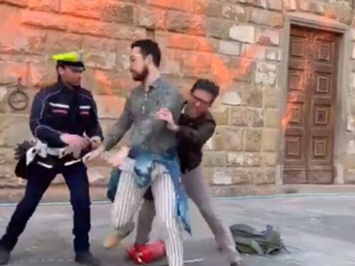 Il Pd invita al convegno l'imbrattatore di Palazzo Vecchio. Lega furiosa