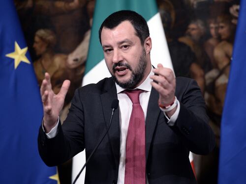 Anche Salvini attacca la Francia: "Sottrae ricchezza all'Africa"