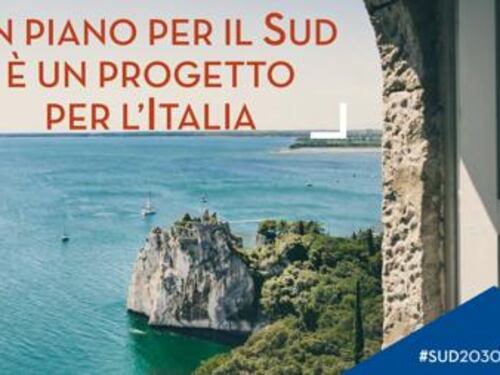 Conte presenta il "Piano per il Sud". Ma nella foto c'è Trieste