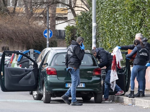 Agguato alla Magliana, spari alla testa davanti all'asilo