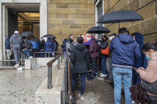 Sos carta d'identità: il 3 agosto ne scadono 347 mila. Uffici a rischio collasso