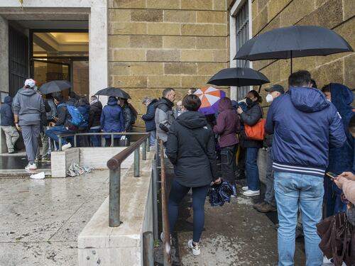 Sos carta d'identità: il 3 agosto ne scadono 347 mila. Uffici a rischio collasso
