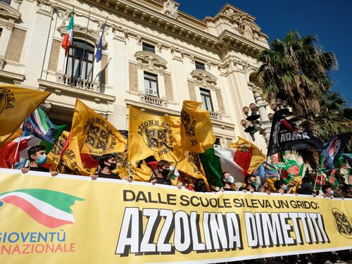 Coronavirus, i dirigenti scolastici della Campania bocciano la Azzolina. La lettera che inchioda la ministra