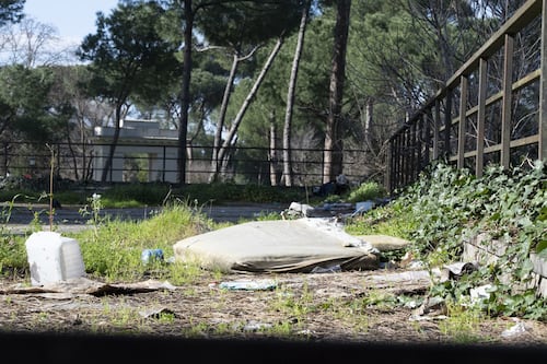 Villa Borghese, tour del degrado nell' "oasi" dei clochard