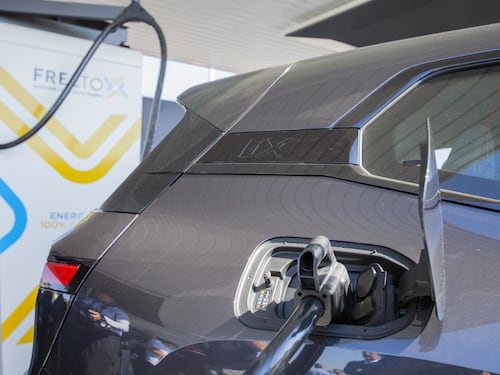 Arrivano i dazi sulle auto elettriche cinesi. La replica di Pechino
