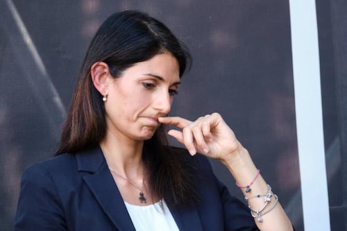 La Raggi snobba la Corte dei conti. Bufera sulla mancata relazione