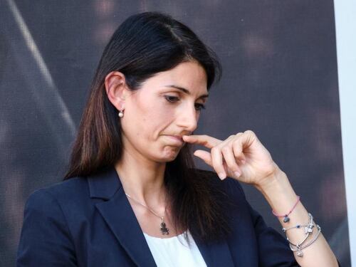 La Raggi snobba la Corte dei conti. Bufera sulla mancata relazione