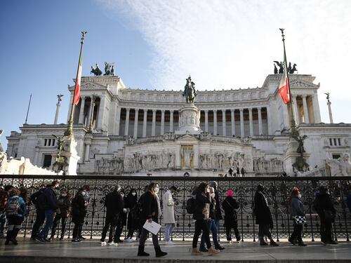 Turisti nell'uovo di Pasqua: Roma riprende vita. Mancano però americani e russi