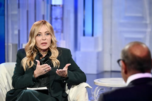 Tetto agli stranieri in classe, Meloni: “È buon senso, anche Mattarella da ministro lo indicava”